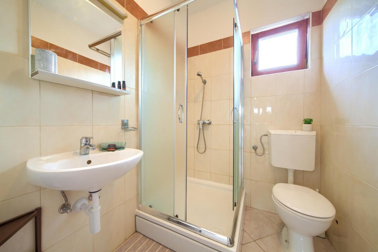 Rasopasno Apartment With Terrace And Private Parking Extérieur photo